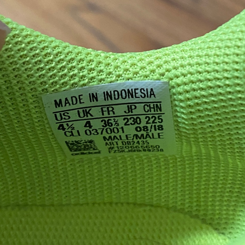 Sneakers - Picture 3 of 3
